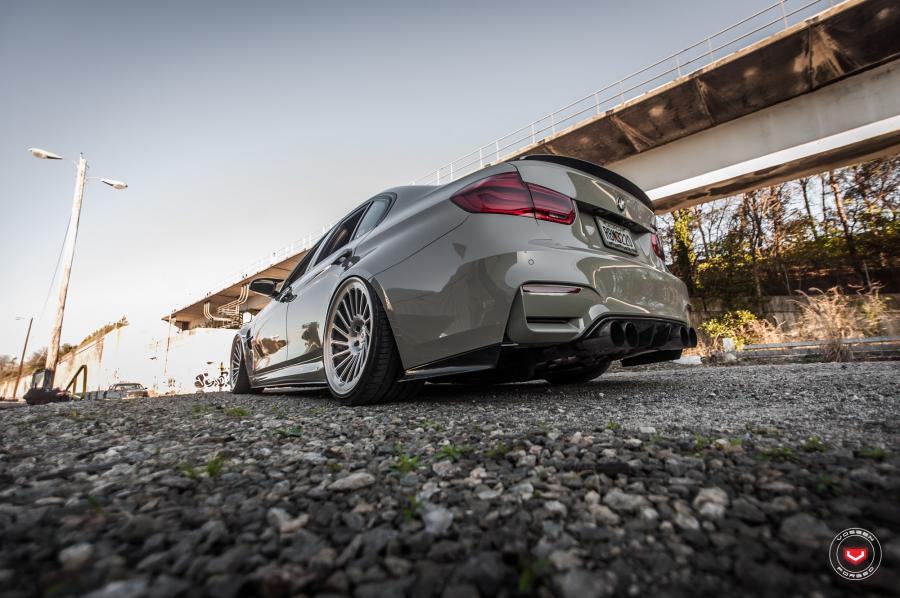  BMW M3 Sedan on Vossen Wheels (LC-106T) 2017 года  (фото 22 из 26)